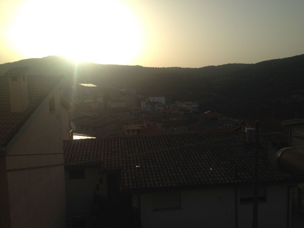 Sunrise in Gavoi with 7 am bells and swallows